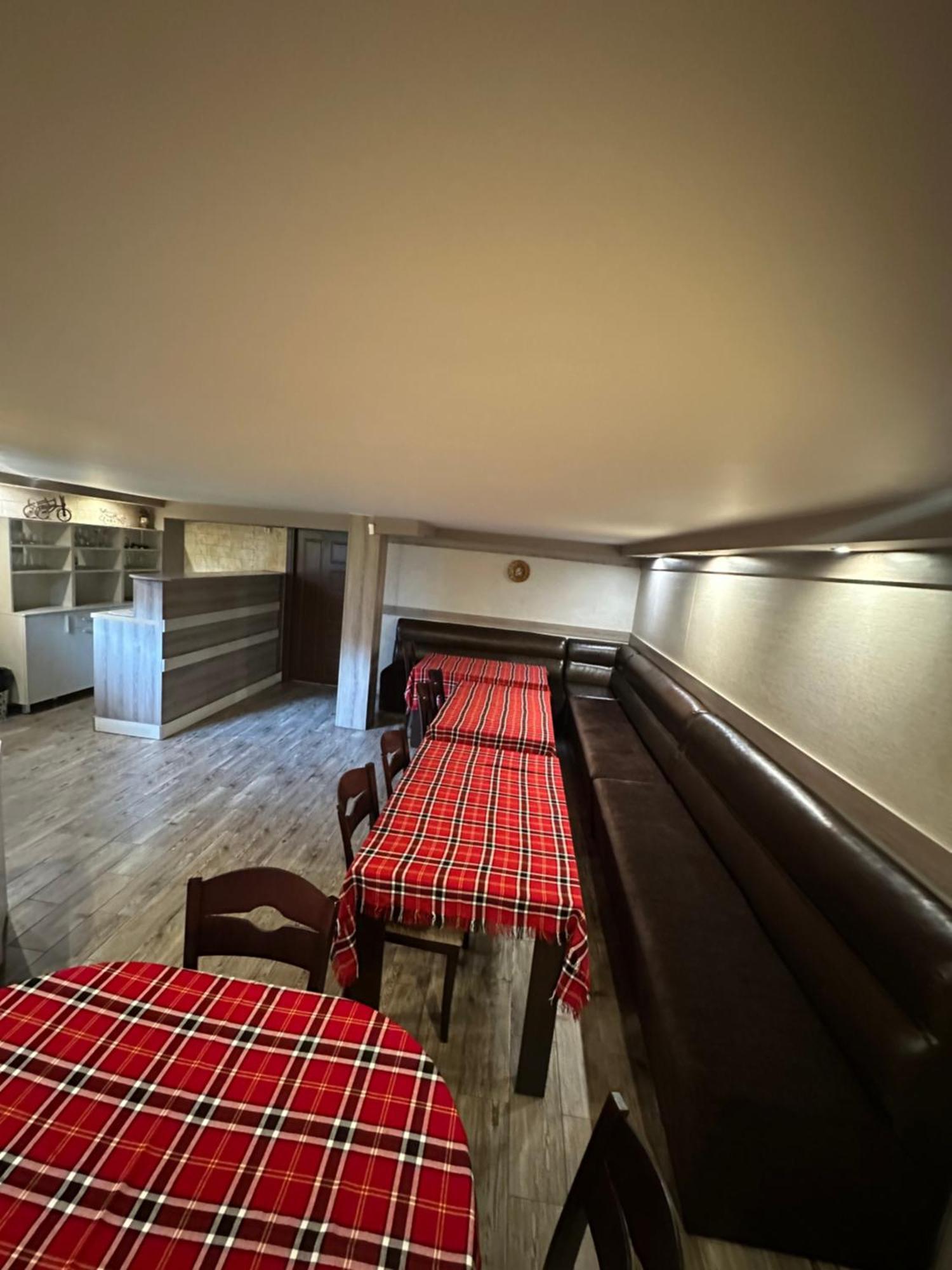Advel Guest Hous Hotel Madzhare Luaran gambar